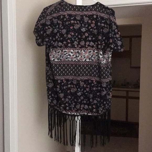 Patterned Shaw - Picture 2 of 3